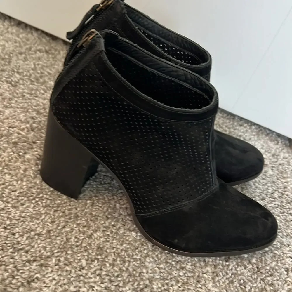 CHOCOLAT BLU Black Suede Ankle Boots‎ Bootie back zipper 36 6 Nubuck Leather NEW